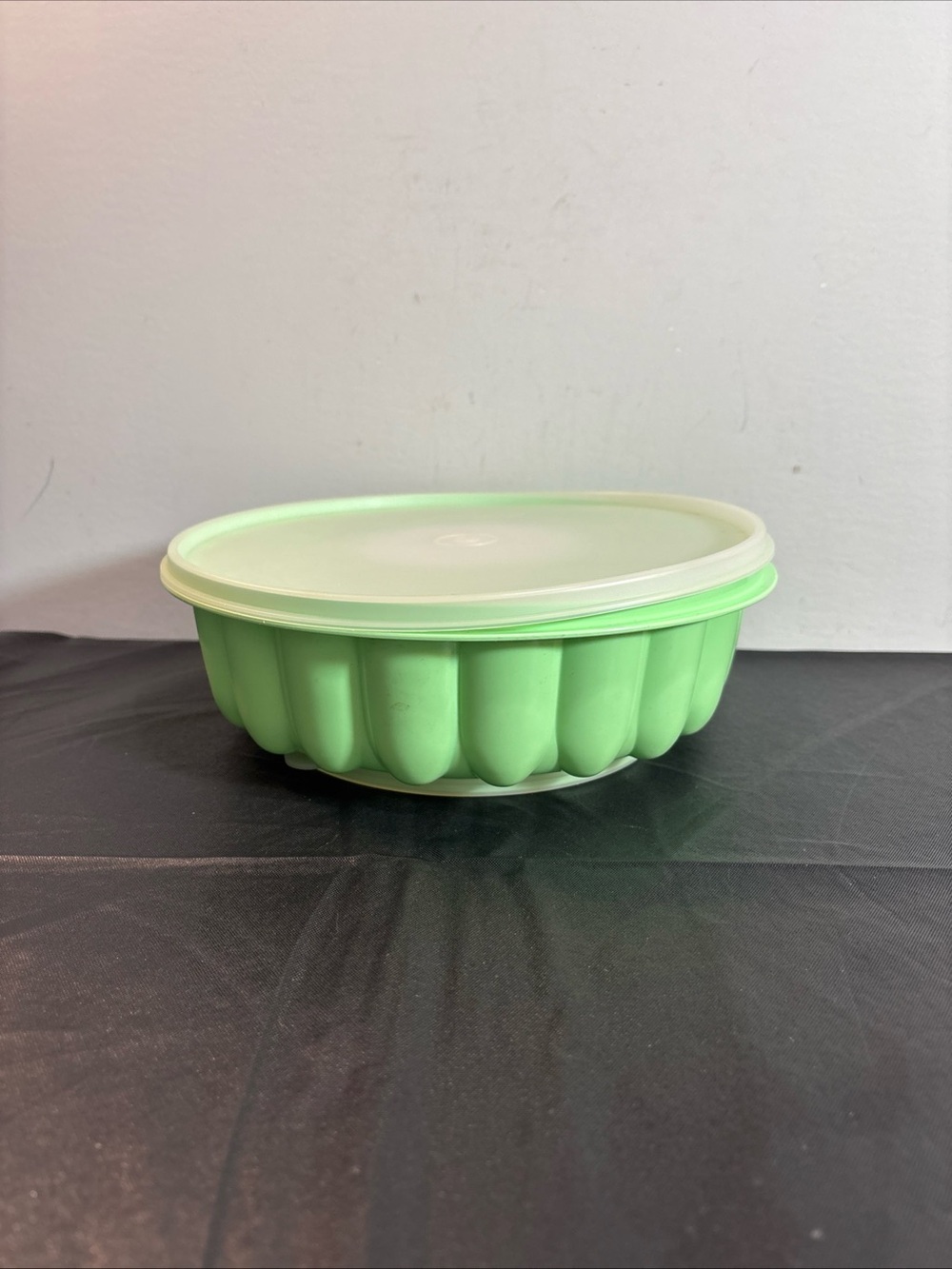 Tupperware Green Plastic Storage Bowl with Lid